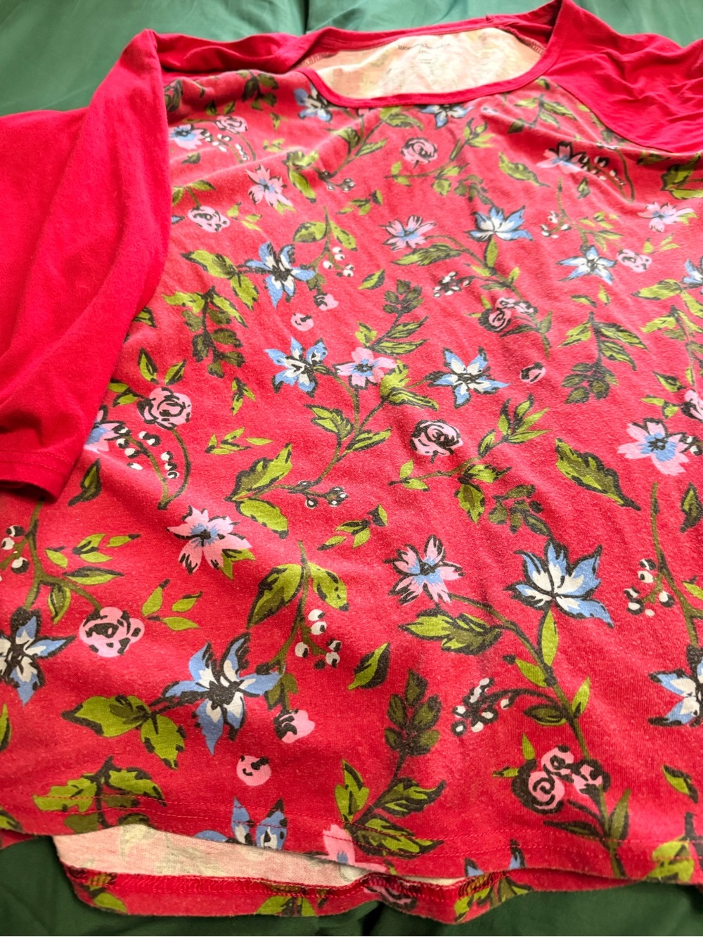 Women’s Red Floral Crewneck Top 3/4 sleeve